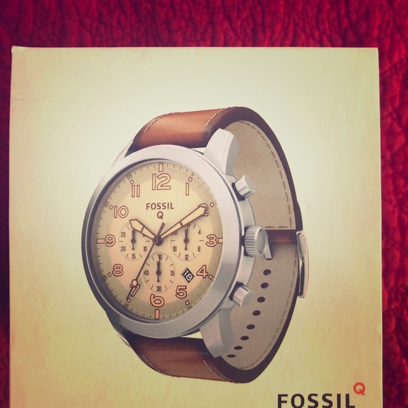 Fossil smart watch brand new. Never worn - Picture 1 of 2